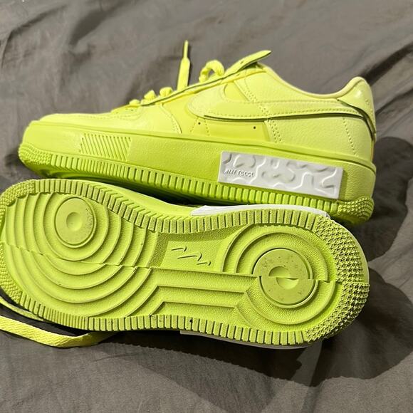 Nike Yellow Sneakers Air Force 1 Classic Design - Picture 4 of 4